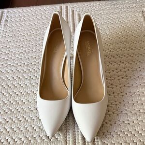 MICHAEL Michael Kors White Pointed Leather Pumps